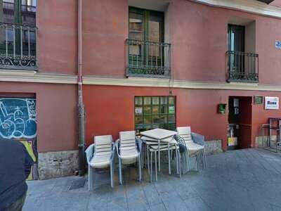 Momo Café, Copas Y Algo Más