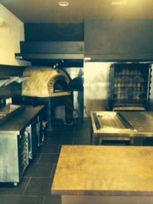 Pizzeria Rostisseria Village