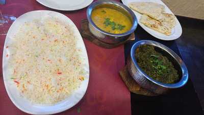 Restaurante Saga De Cocina Hindu Y Española.