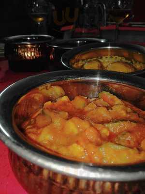 Restaurante Saga De Cocina Hindu Y Española.