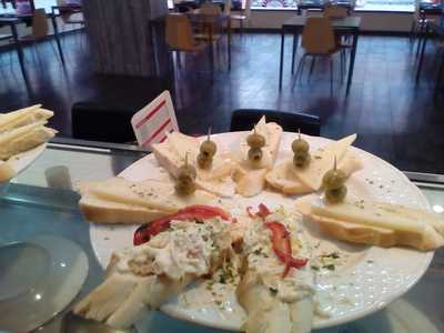 Restaurante Saga De Cocina Hindu Y Española.