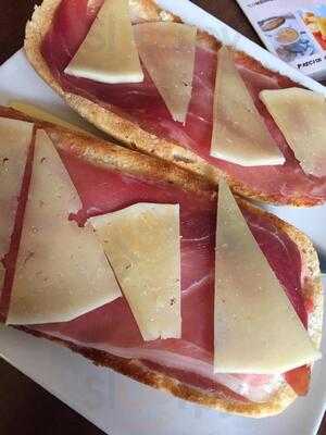 Mesón Cafetería Pilar