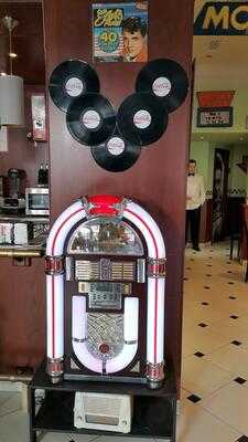 Cafeteria Mary Ann's