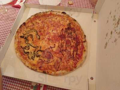 Pizzeria La Finissima Maxipizza