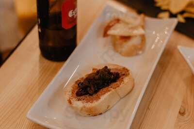 Puro Tapeo & Nada Mas