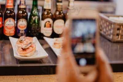 Puro Tapeo & Nada Mas