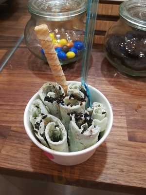Kurmi Ice Cream Rolls
