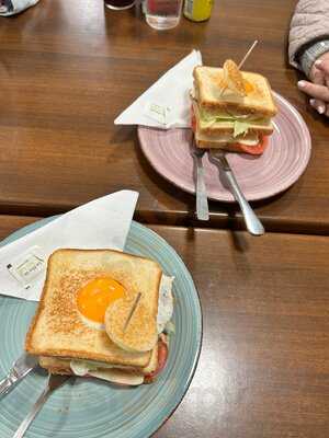 Punto D Encuentro Cafetería