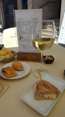 L'oficina Vinos & Tapas