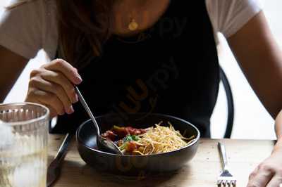 Chicago's Restaurant & Bar