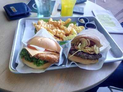 The Good Burger - C. C. La Sierra