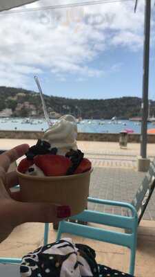 Petit Cafè Frozen Yogurt