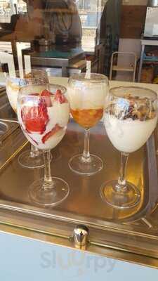 Petit Cafè Frozen Yogurt