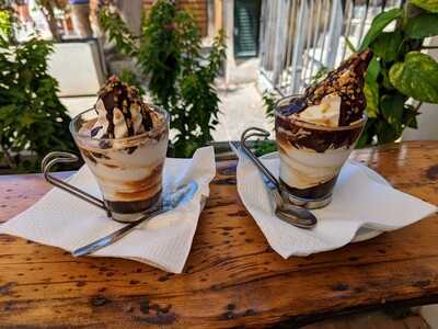 Petit Cafè Frozen Yogurt