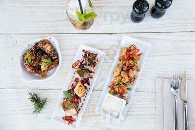 Relish Restaurant & Pool Bar