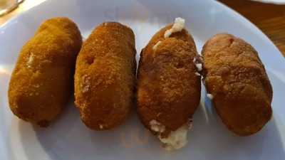 Revuelo Taberna Urbana