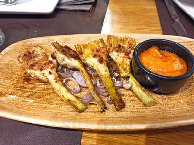 19 Tapas Y 500 Vinos