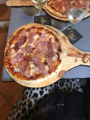 The Cave - Lounge Cafe