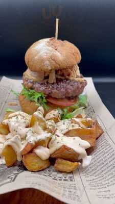 Hamburgueseria Black And White