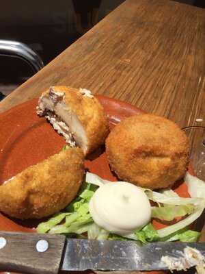 Bodegón Antoñito - Bar De Tapas Y Cañas En La Línea