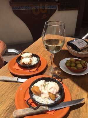 Bodegón Antoñito - Bar De Tapas Y Cañas En La Línea