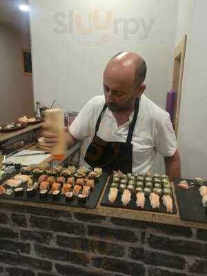 La Cantina Tapas Y Sushi