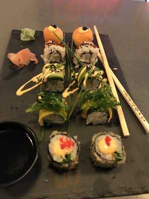 La Cantina Tapas Y Sushi