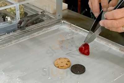 Thai Ice Cream Rolls