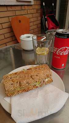 Minimal Coffee & Lounge Bar