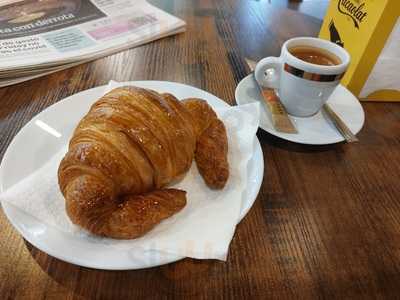 Minimal Coffee & Lounge Bar