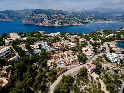 La Mola Steakhouse And Blue Lounge