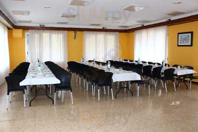 Les Tries Restaurant