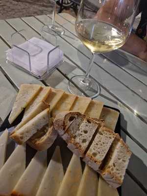 Tasca Queso, Pan Y Vino