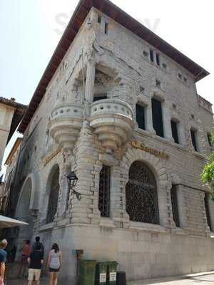 Cipriani's Bar Restaurant