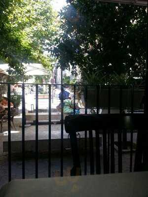 Cipriani's Bar Restaurant