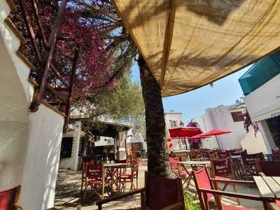 Bobo's Premiere Sky Cafe Bar