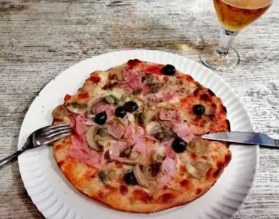 Mon Croissanteria Pizzeria Cafe