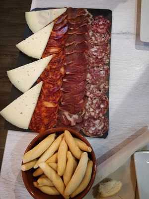 La Maestranza Tapas & Lounge Bar