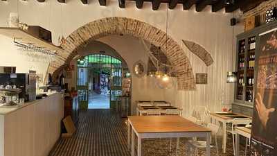 La Puerta Ancha Tapas Bar & Patio Flamenco