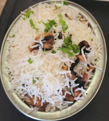 Bombay Babu Playa La Arena