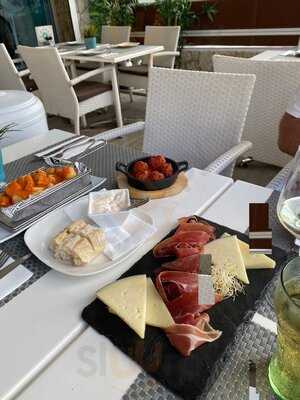 Sunshine Tapas Sushi & Mas