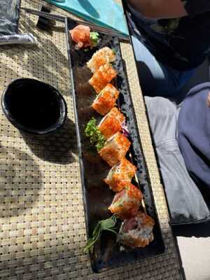 Sunshine Tapas Sushi & Mas