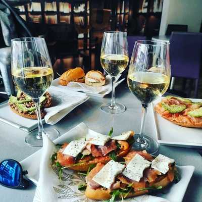 Velvet Cocktails & Gins