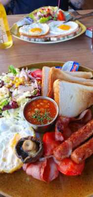 Brotzeit Lounge & Restaurant