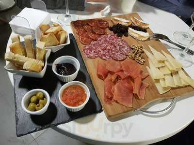 Dandelion Cafe - Bar