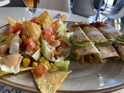 Dandelion Cafe - Bar