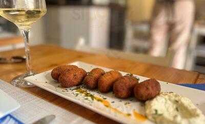 Luanik, Marisqueria I Arrosseria