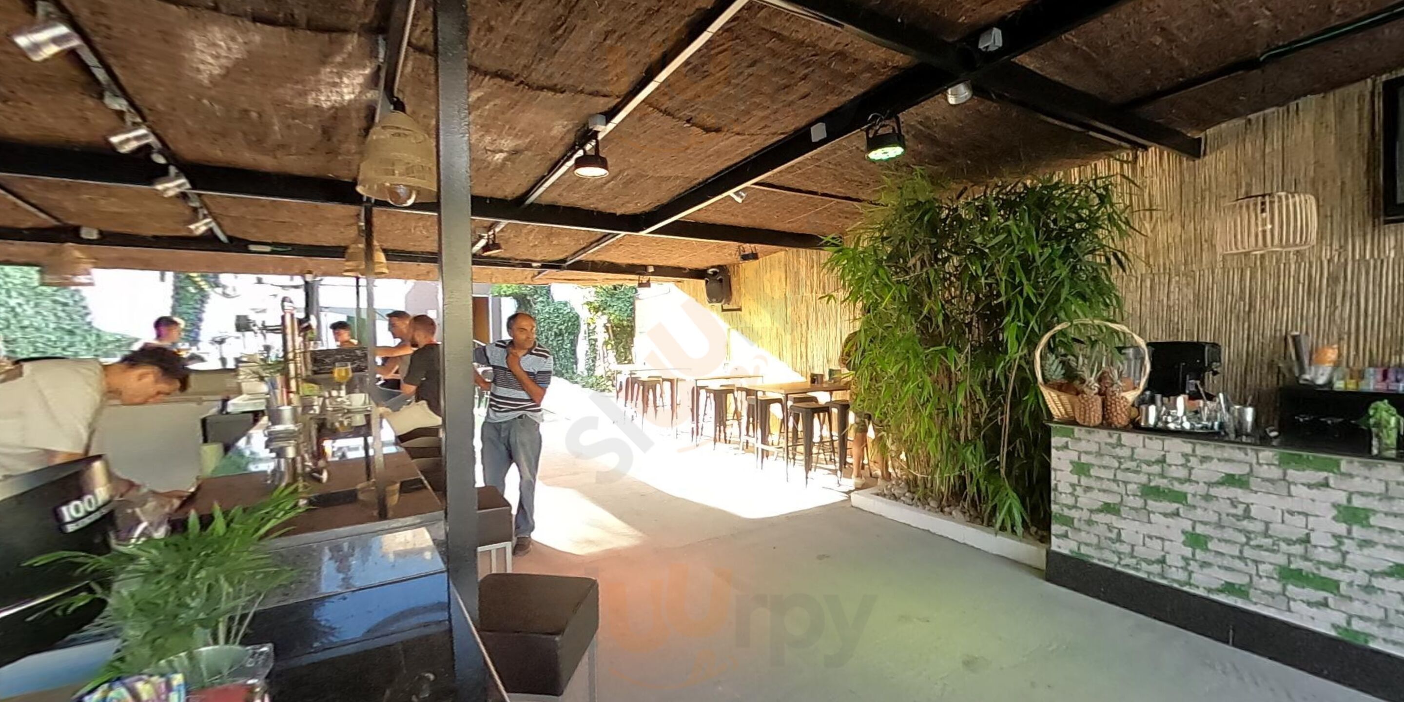 Terraza Yogui