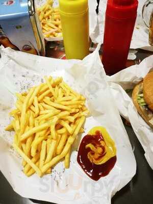 Cerveceria-hamburgueseria Monty