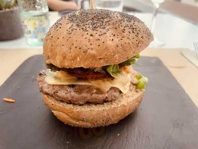 S'olivera Tapas-surf-bar